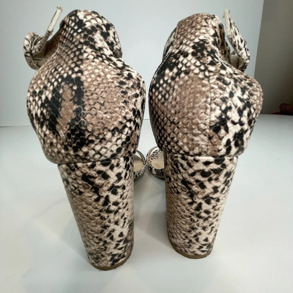 Qupid Stone Snake Ankle Strap Block Heels Sz 7